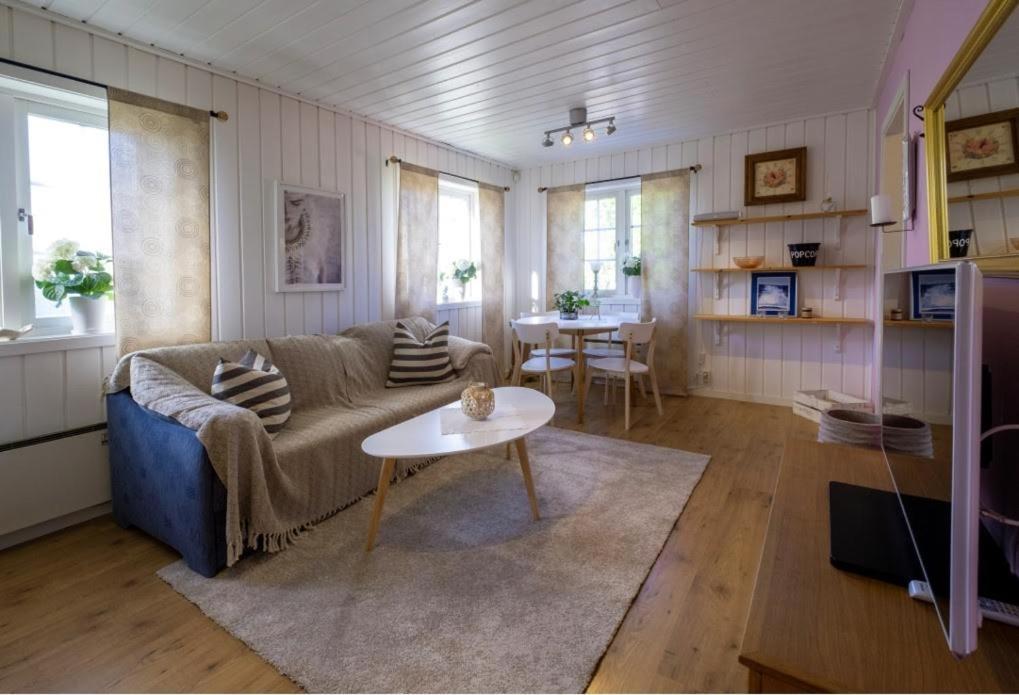 Lilla Groena Huset Pa Garden Harnosand Ngoại thất bức ảnh